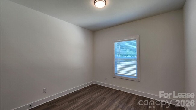 Building Photo - 1818 E Greenbriar Rd