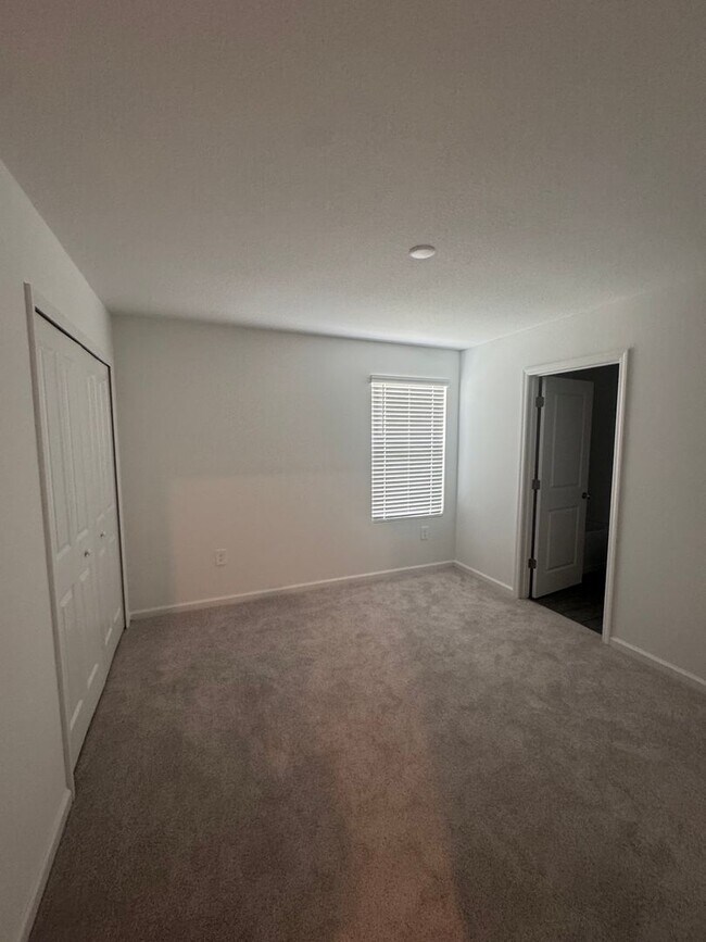 Building Photo - 4923 SW 81st Loop