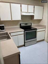 Building Photo - 9615 Sugar Hill Dr
