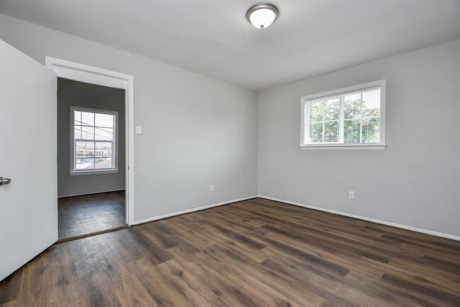 Building Photo - 2509 Oakcliff St