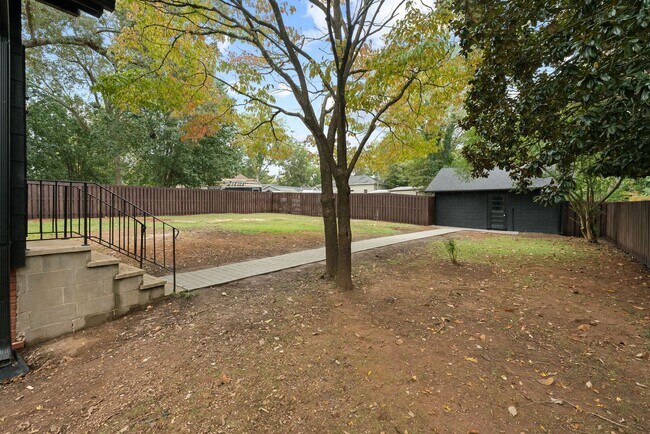 Building Photo - 3107 Old Buncombe Rd