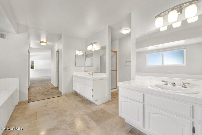 Building Photo - 852 Admiral Ct