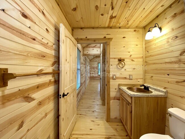 Building Photo - 624 Deer Creek Dr W