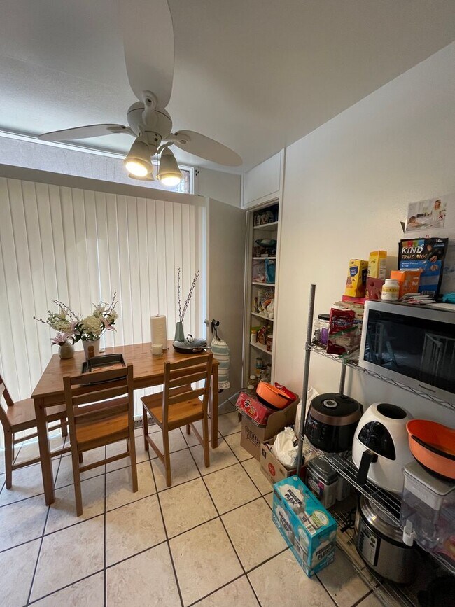 Building Photo - Spacious Ground Level 2 Bedroom 1 Bath