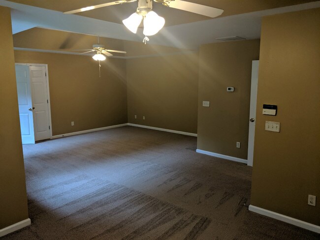 Building Photo - 5107 Huntcrest Dr SW