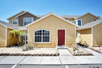 Building Photo - 2326 Fan Palm Dr