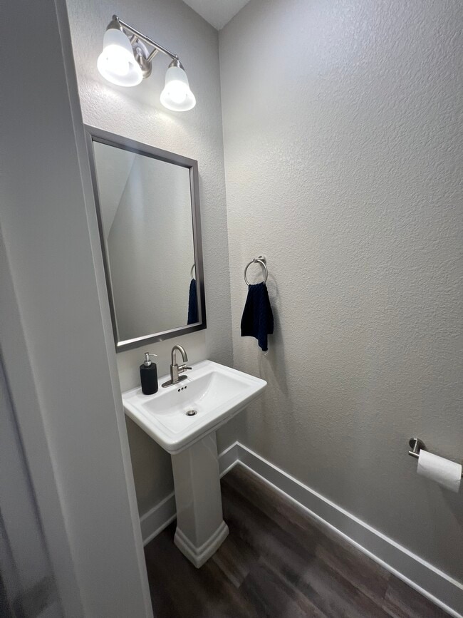 Building Photo - 710 Vassar Ct