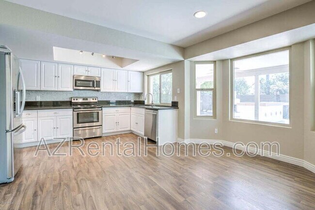 Building Photo - 1033 W Madero Ave