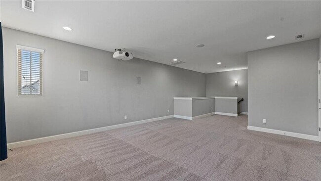 Building Photo - 5803 SW Hyde Park