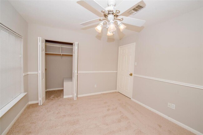 Building Photo - 3423 Hidden Creek Dr