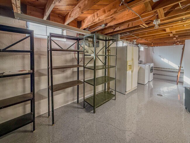 Building Photo - 2710 Pendleton Dr