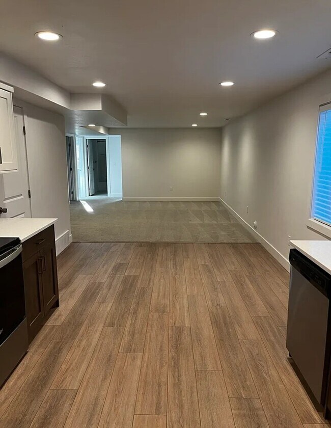 Building Photo - 575 Canyon Rim Rd