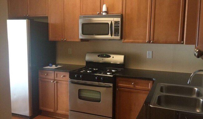 Building Photo - 1664 Oakbrook Lake Dr NW