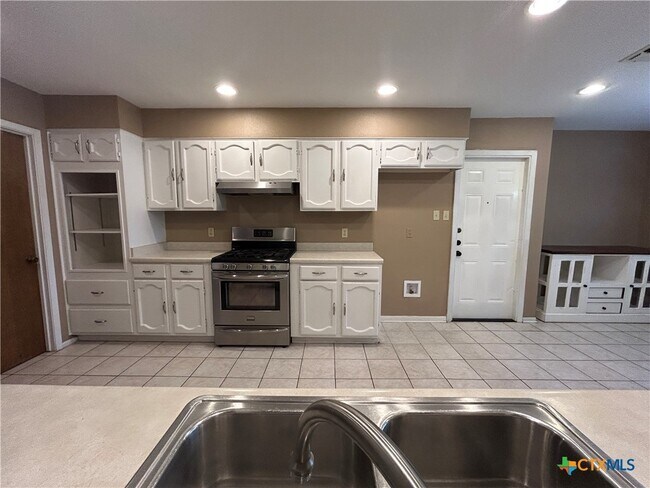Building Photo - 826 Timber Dr