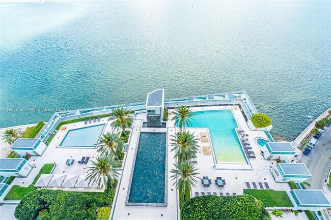 Building Photo - 1331 Brickell Bay Dr