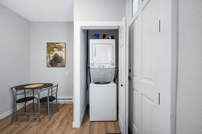 Building Photo - Remodeled 1BD, 1BA in the Highlands with Back Yard