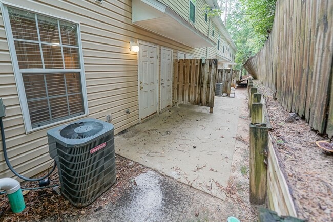 Building Photo - 241 Dixie Dr