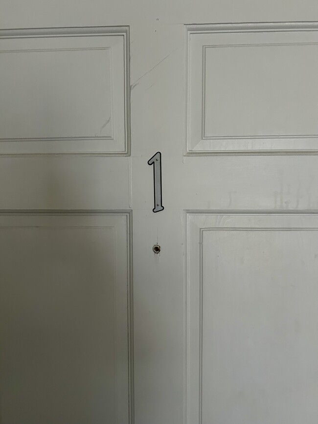 Building Photo - 123 E Burnett Ave