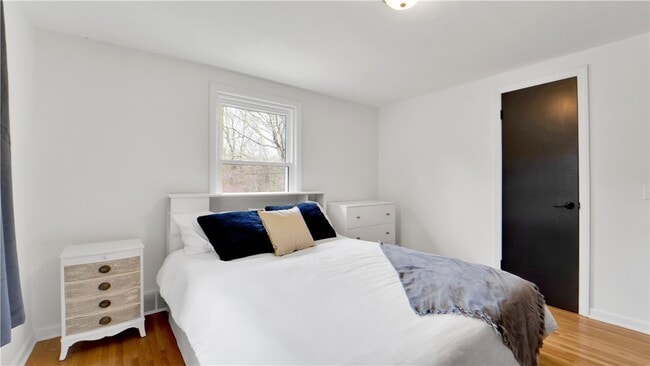 Building Photo - 288 Oakridge Dr