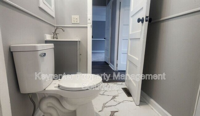 Building Photo - 527 S Magnolia Ave