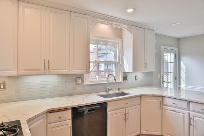 Building Photo - 5423 Rilian Ct