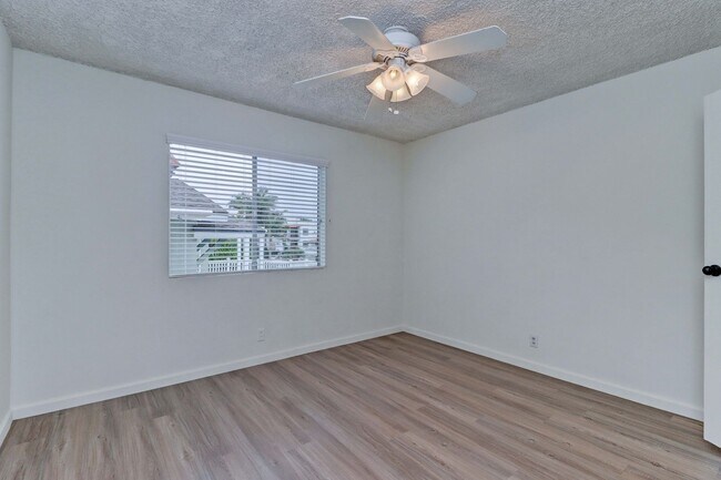 Building Photo - Corona Lane 108** - (V)