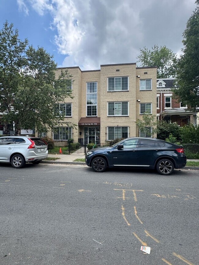 Building Photo - 1316 Spring Rd NW