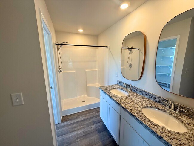 Building Photo - 106 White Rapids Way