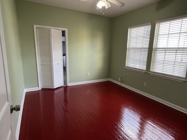 Building Photo - 3030 Toulouse St