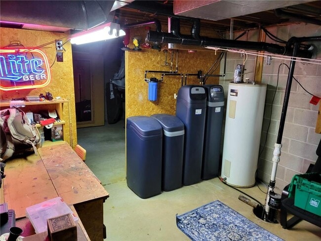 Building Photo - 13643 E Shore Ln SW