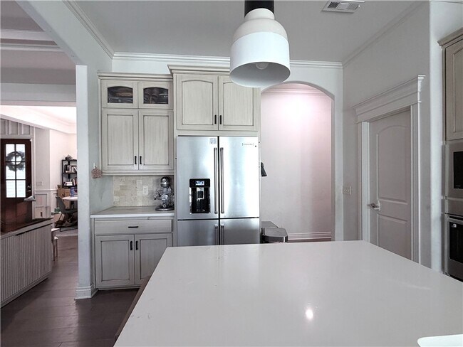 Building Photo - 609 SE Hendrix St