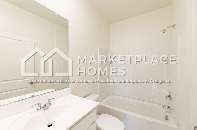 Building Photo - 4924 N 192nd Ln