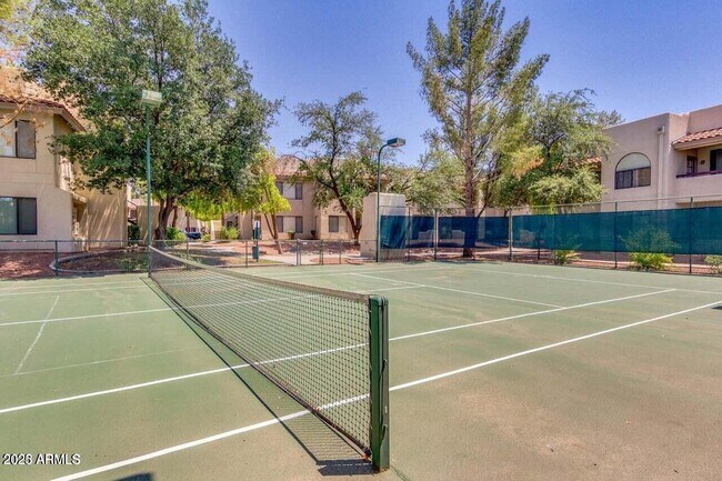 Building Photo - 750 E Northern Ave