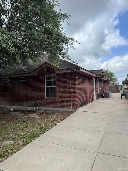 Building Photo - 1408 W Prosperity Dr