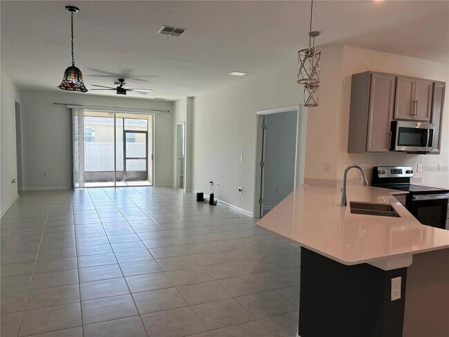 Building Photo - 1117 Saguaro St