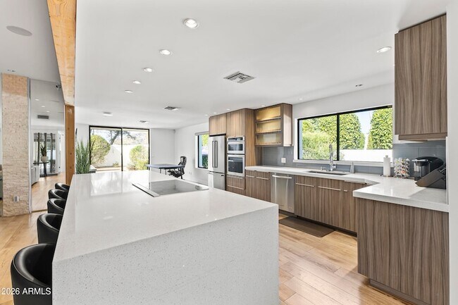 Building Photo - 6834 N 72nd Pl