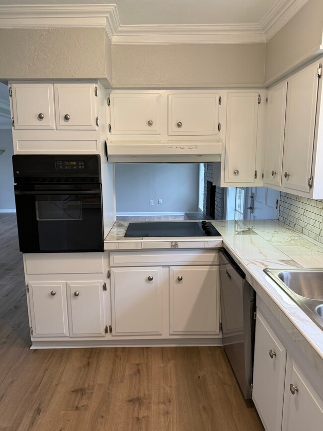 Building Photo - 914 Maureen St