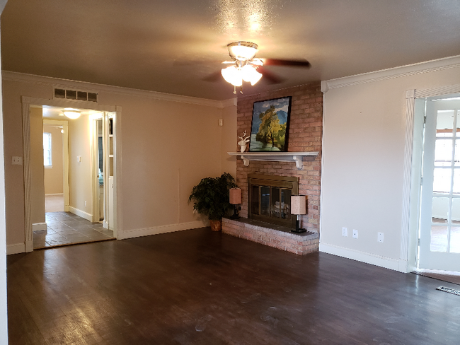 Building Photo - 106 W Silver Meadow Dr