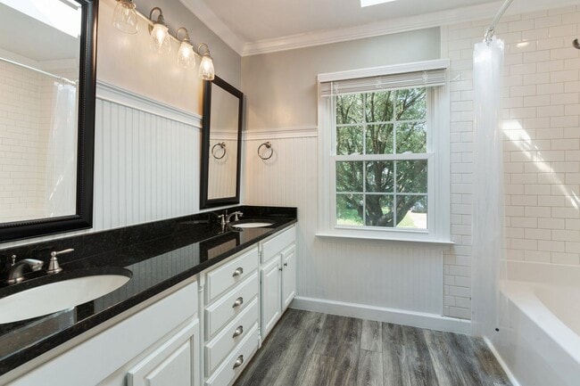 Building Photo - Charming 3 Bedroom, 2.5 Bath Home in Coventry