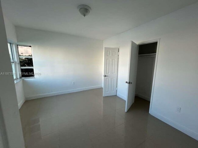 Building Photo - 8321 Crespi Blvd