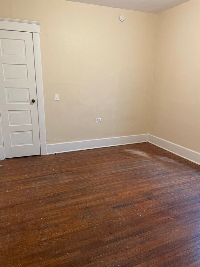 Building Photo - 917-919 W 7th St