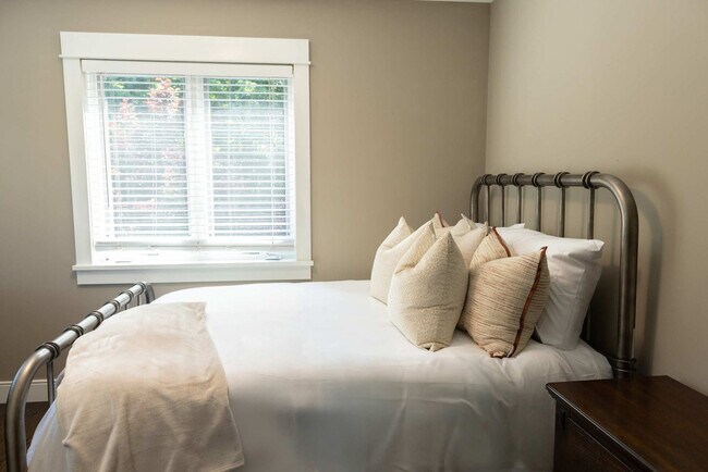 Building Photo - 8212 Bennett Rd