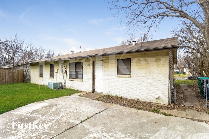 Building Photo - 3316 Sunnydale Ln