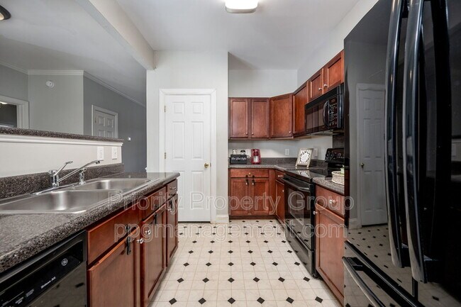 Building Photo - 2104 Sardony Ln