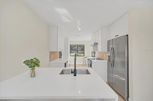 Building Photo - 8244 Limetree Ct