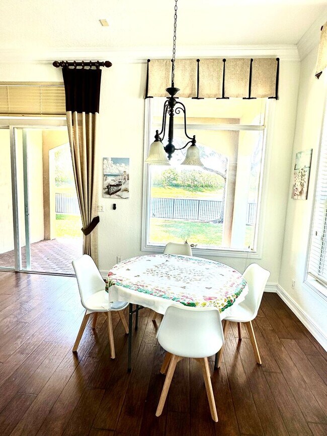 Building Photo - GORGEOUS 3 BEDROOM 2 BATH HOME IN PARKLAND