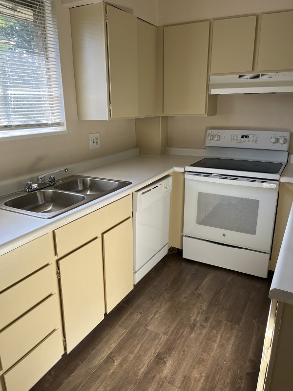 Building Photo - 2636 S Forest Dale Cir