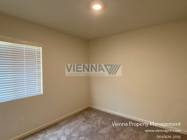 Building Photo - 700 Lincolnshire Cir