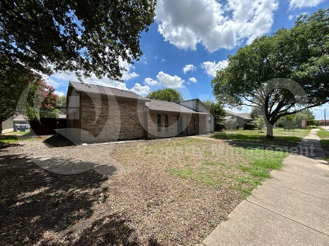 Building Photo - 608 High Meadow Dr