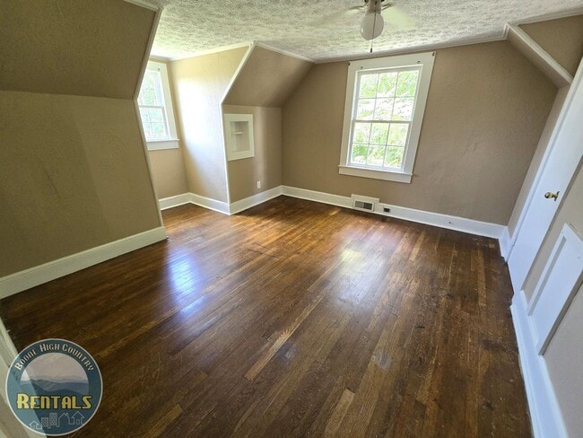 Building Photo - 310 Ridge St NW